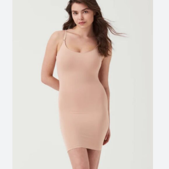 Spanx Full Slip Cami M Beige NWT Shapewear Seamless Smoothing Minimalistcore - Picture 1 of 16